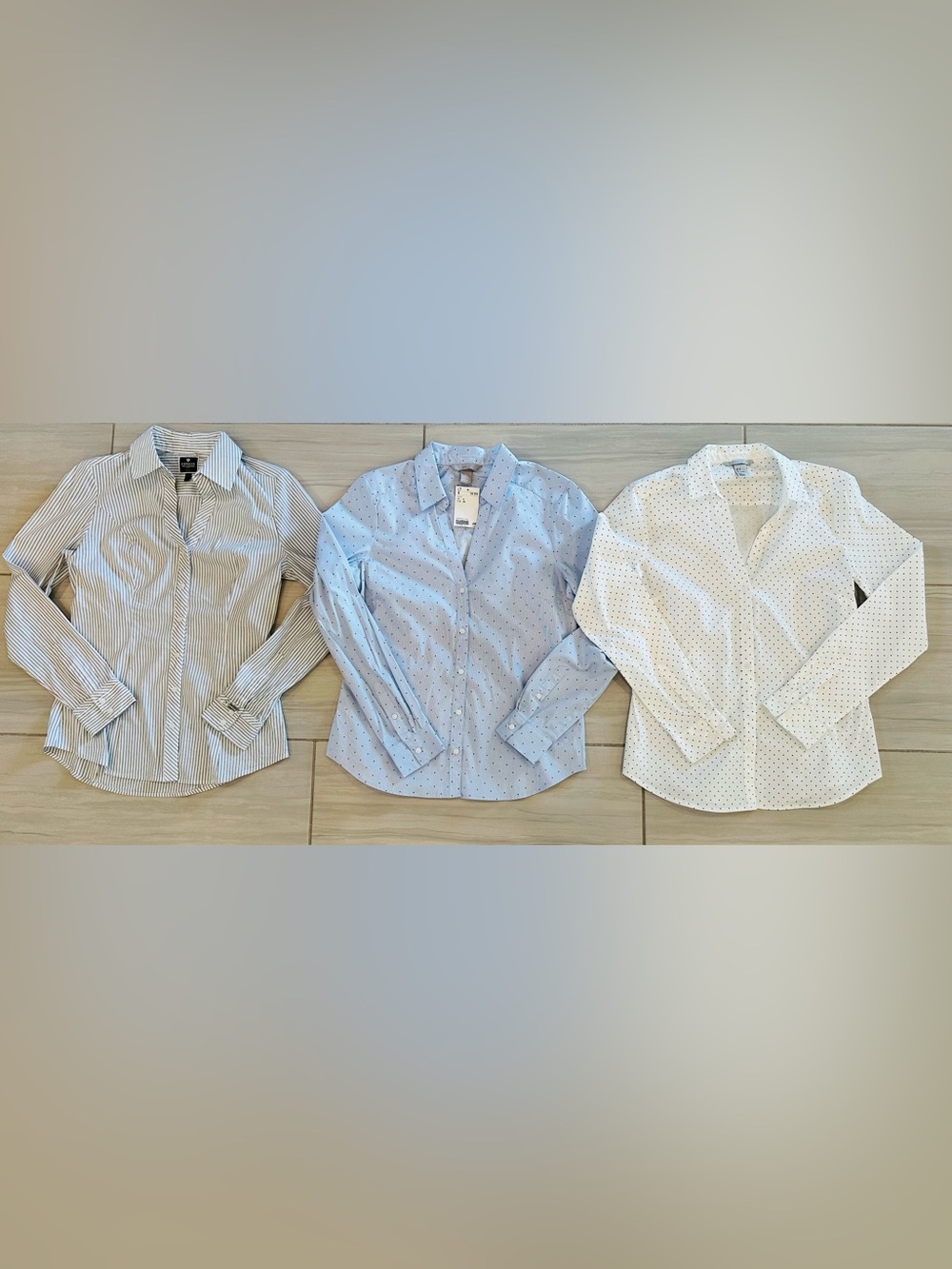 Women’s Size Small/6 Long-Sleeve V-Neck Slim Fit Button-Up Shirt Bundle